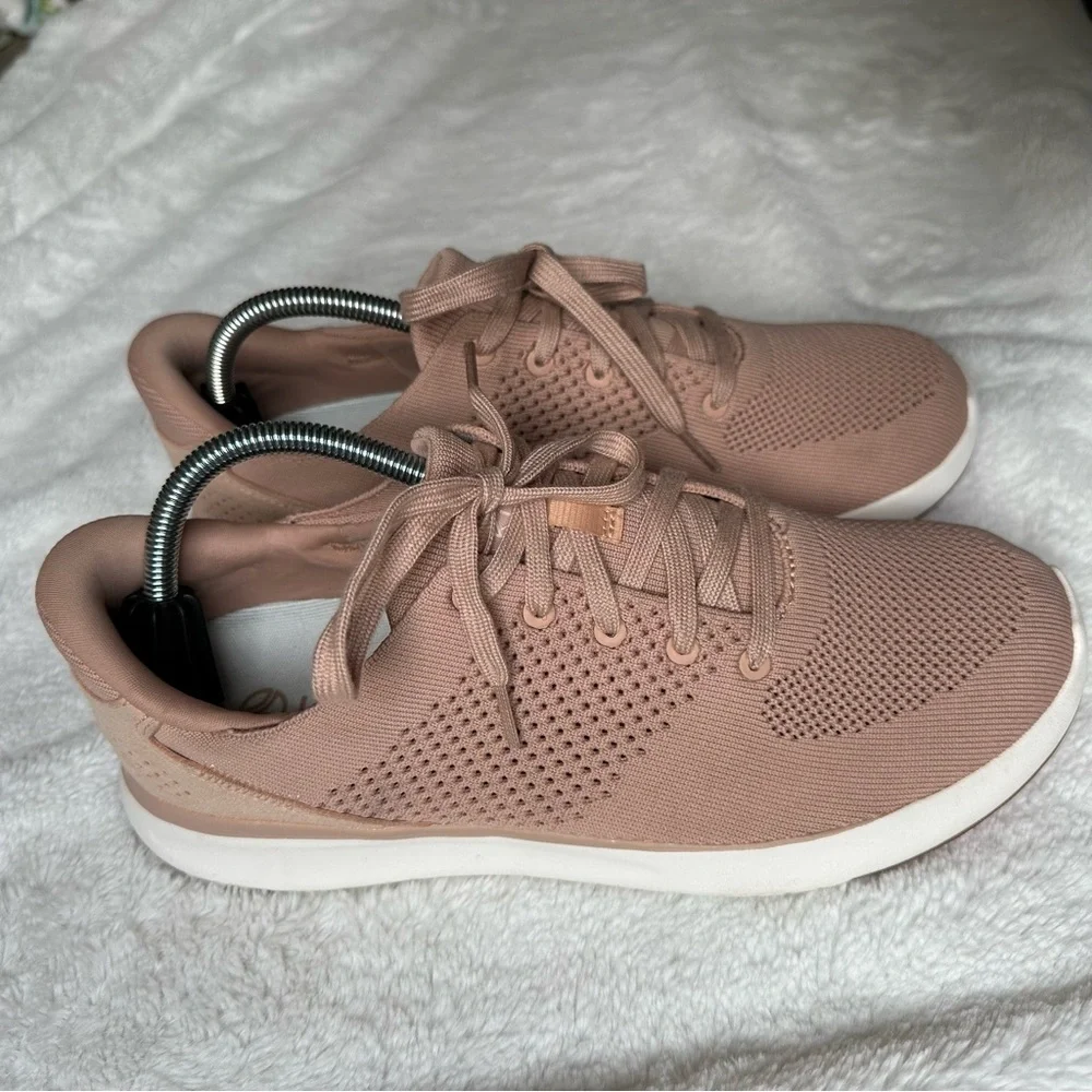 KIZIK Lima Hands Free Knit Sneakers Unisex Fawn Mens 9W Womens 10.5W Beige White - Picture 2 of 9